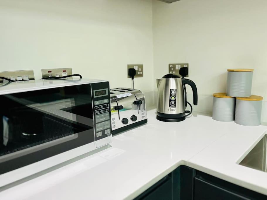 Lovely Studio Apartment With Free Parking Included! Μάντσεστερ Εξωτερικό φωτογραφία